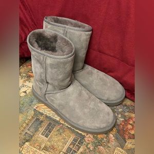 Ladies UGG Classic Short Boots